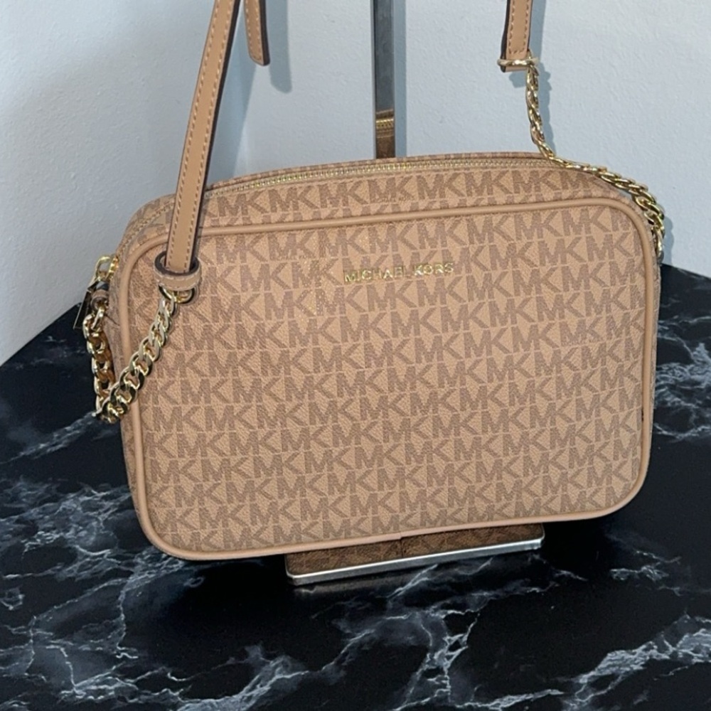 MICHAEL KORS Jet Set Signature Logo EW Camera Crossbody Bag Camel AUTHENTIC
